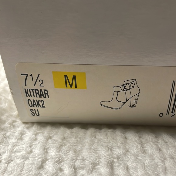 Nine West Suede bootie size 7.5 - Picture 12 of 12